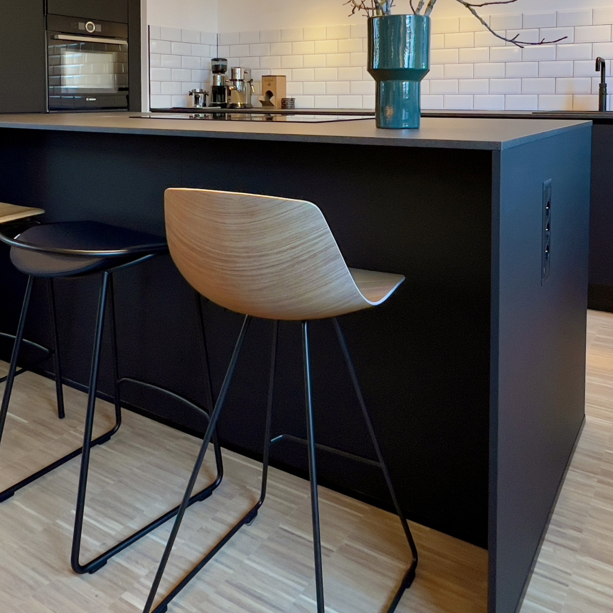 lapalma Miunn Barhocker mit Kufengestell und Sitz aus Eiche