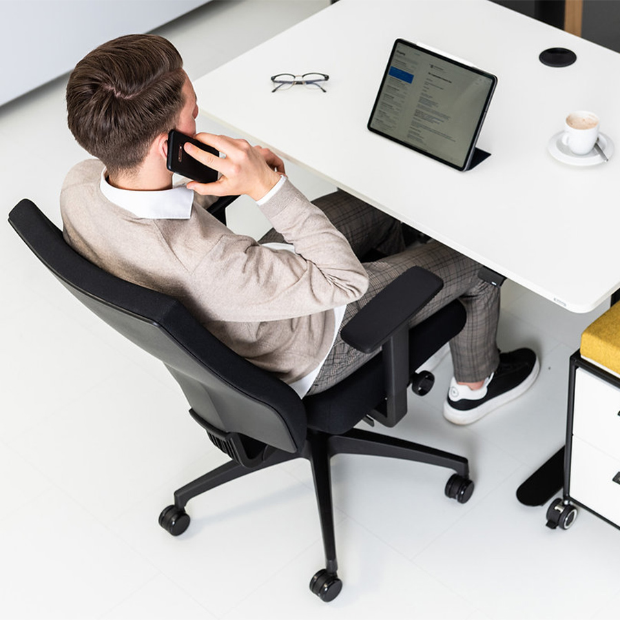 Dauphin @Just evo operator schwarz mit Polsterrückenlehne