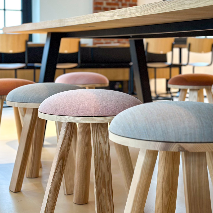 BuzziSpace BuzziMilk Sitzhocker | Beispielbild