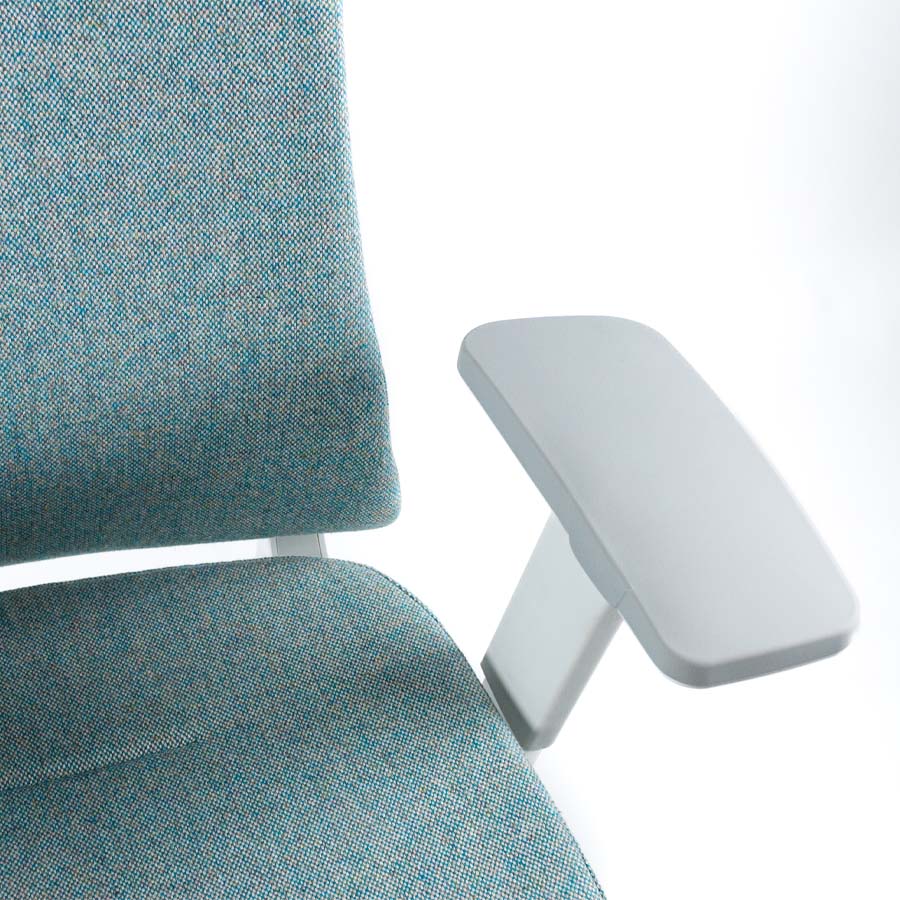 Profim Violle 130 SFL mit Polsterrücken - Gestell hellgrau/weiß - Bezug MLF25 - Detail Armlehne