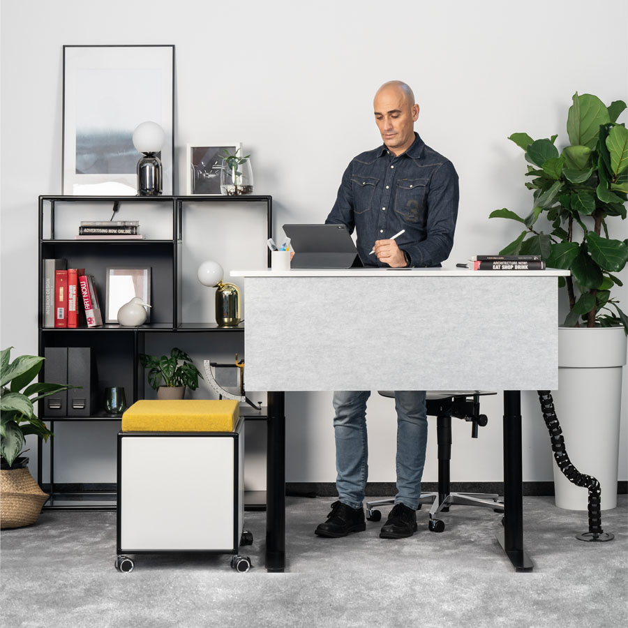 Bosse M3 Desk schwarz mit Beinraumblende und Container