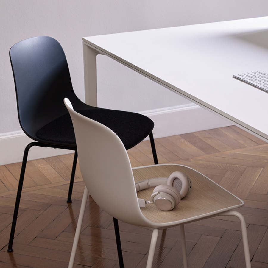 Lapalma SEELA Kufengestell weiß Sitzfläche Eiche gebleicht | Beispielbild