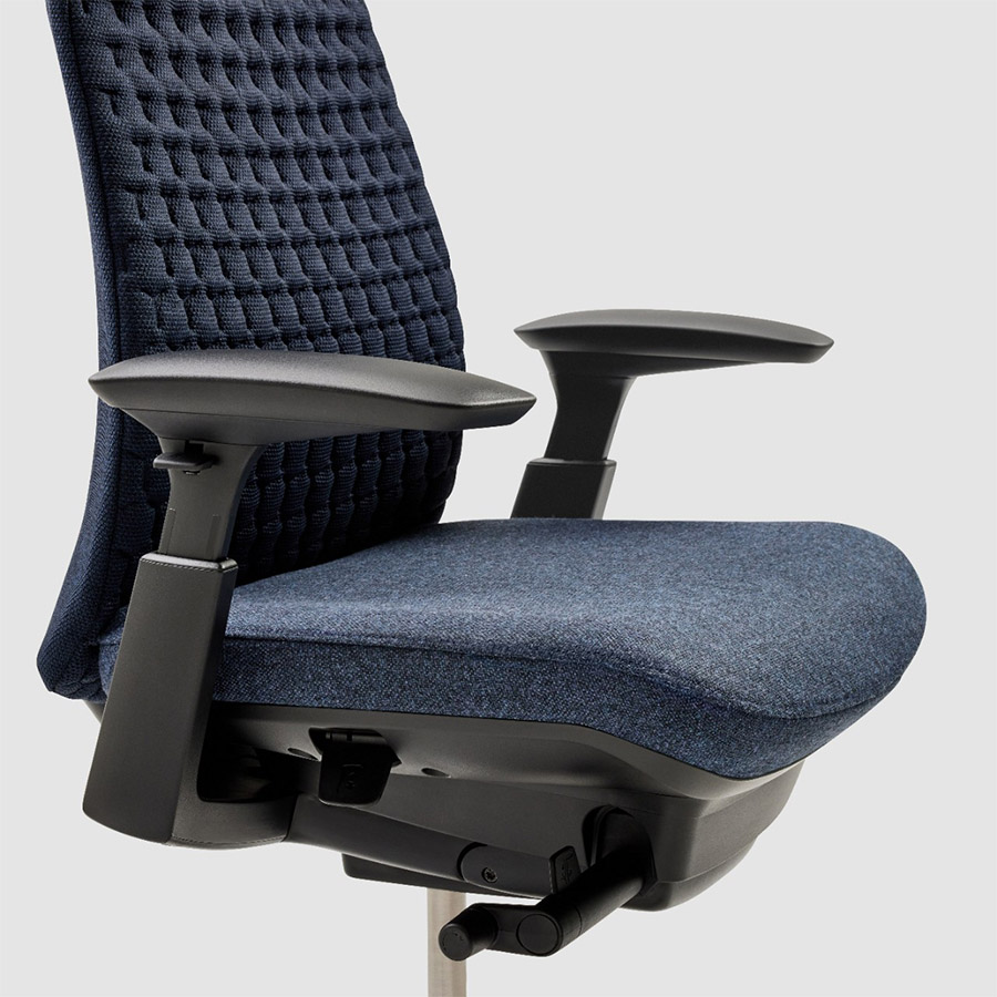 HAWORTH Fern Digital Knit Mariner, Rahmen schwarz, 4D-Armlehnen, Aluminiumfußkreuz schwarz