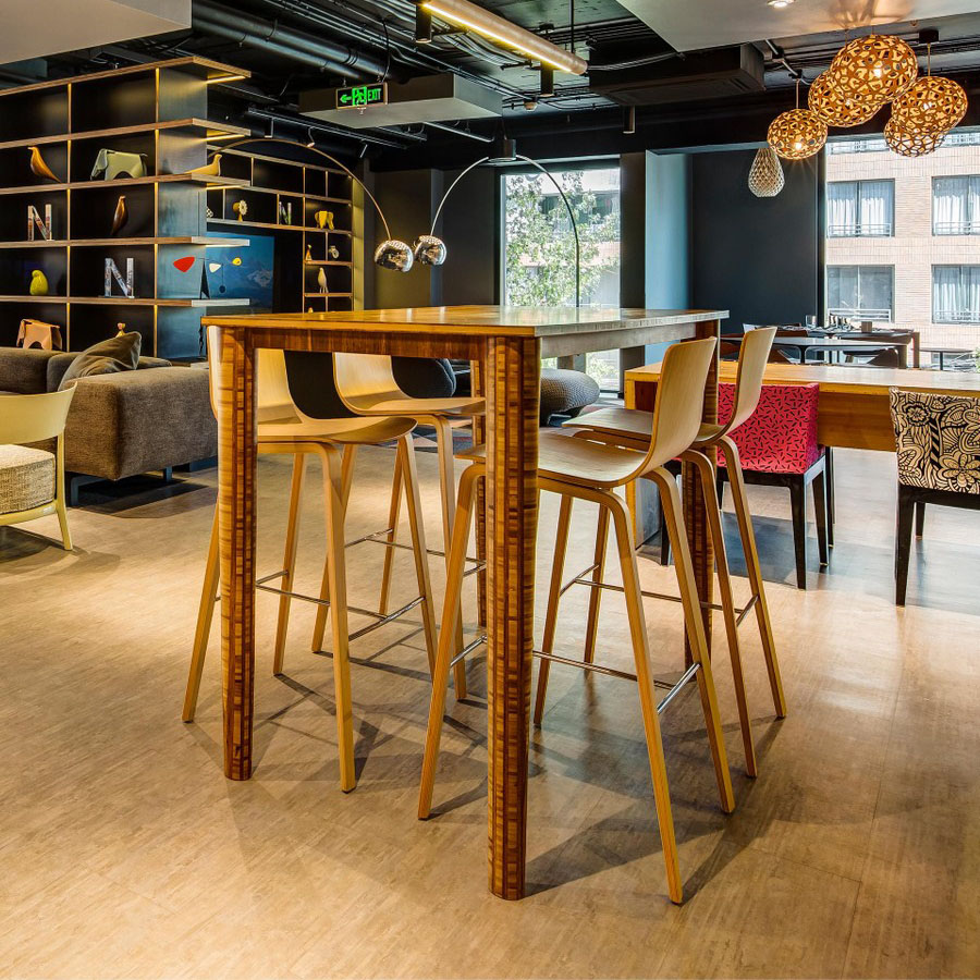 Arper Aava 02 Barhocker aus Holz Sitzschale und Gestell Eiche natur