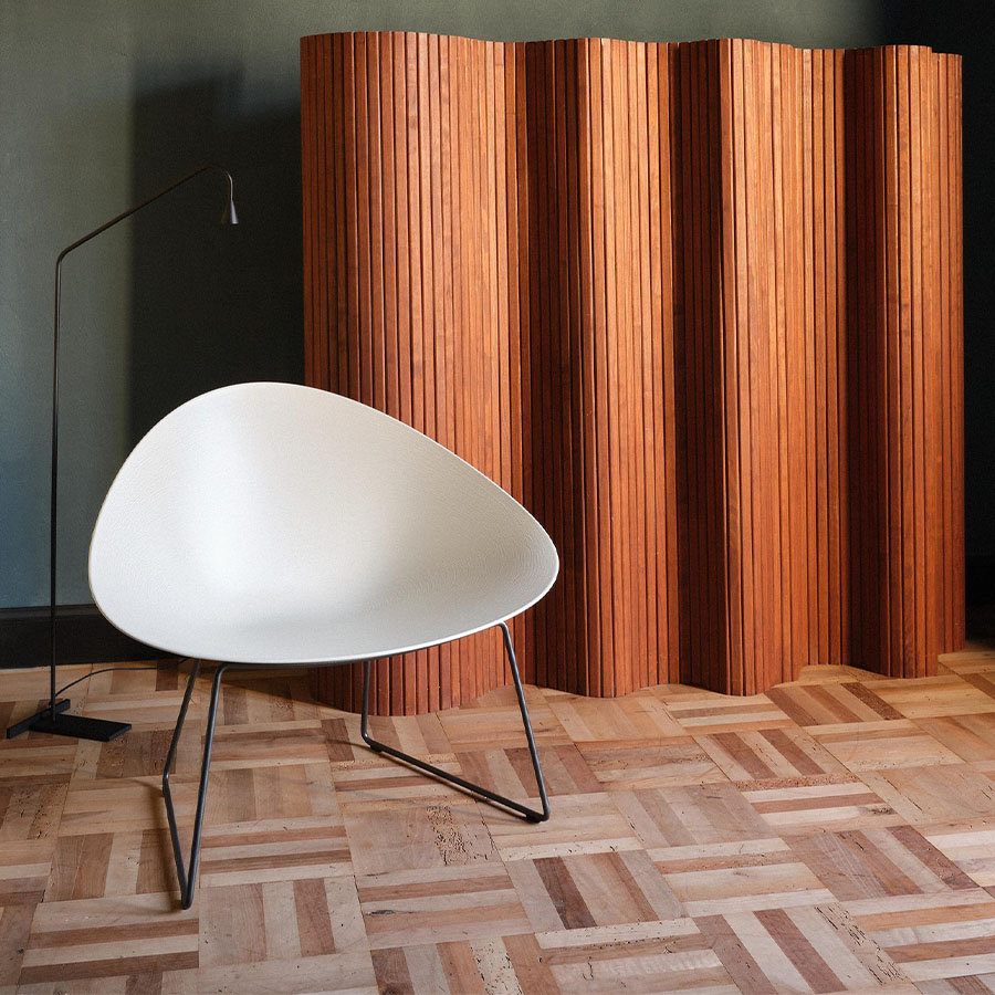 Arper Adell Lounge Sessel Kufengestell Sitzschale Elfenbein