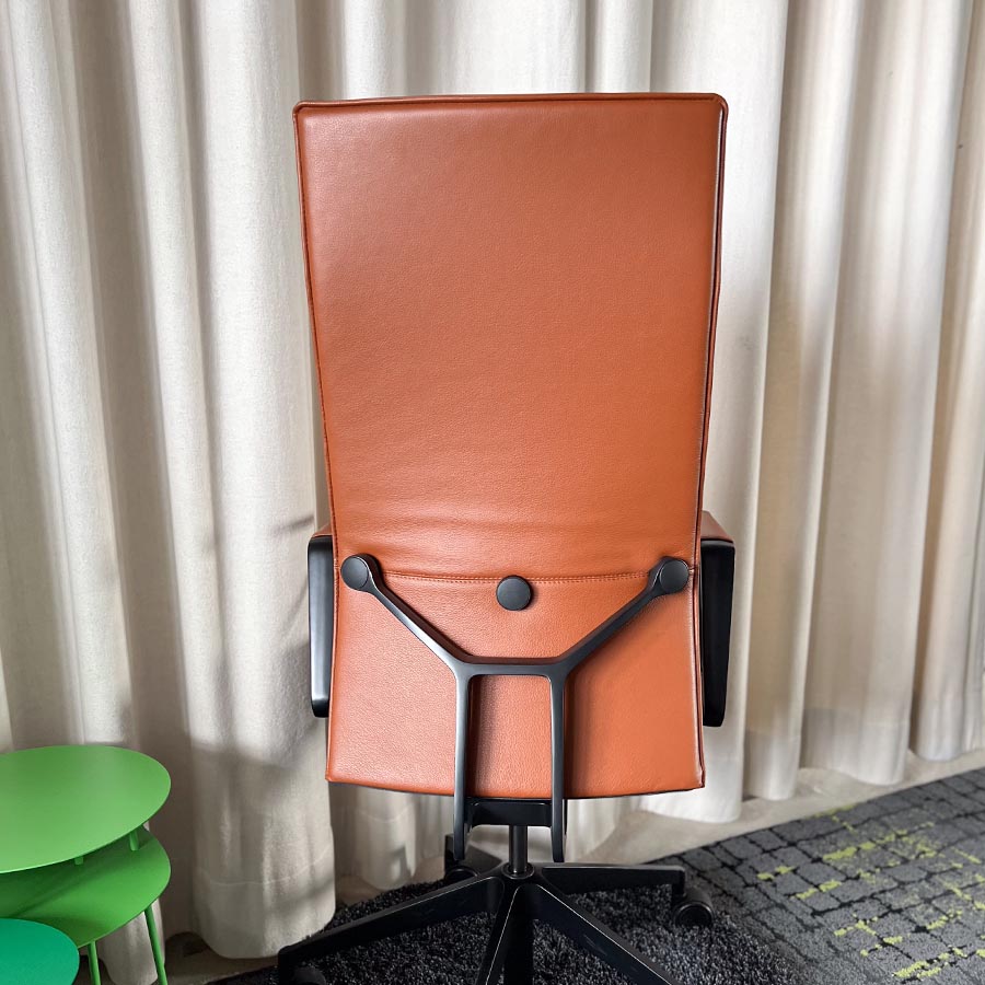 Girsberger Bürostuhl Diagon | Rückenlehne hoch gepolstert | Leder braun | Rückseite