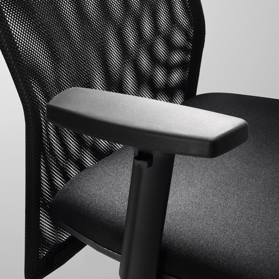 RWH Bürodrehstuhl BEST Netzrücken schwarz mit Armlehnen - Nahaufnahme Armlehnen