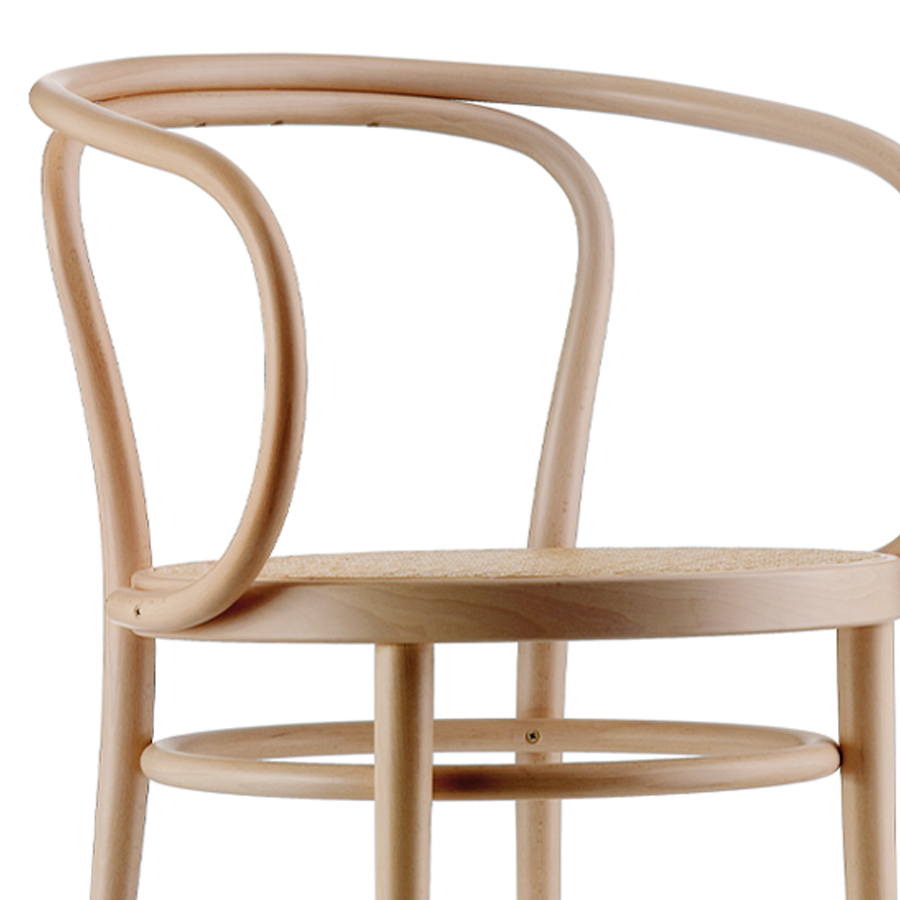 THONET 209 Bugholzarmlehnenstuhl Buche natur mit Rohrgeflecht - Nahaufnahme