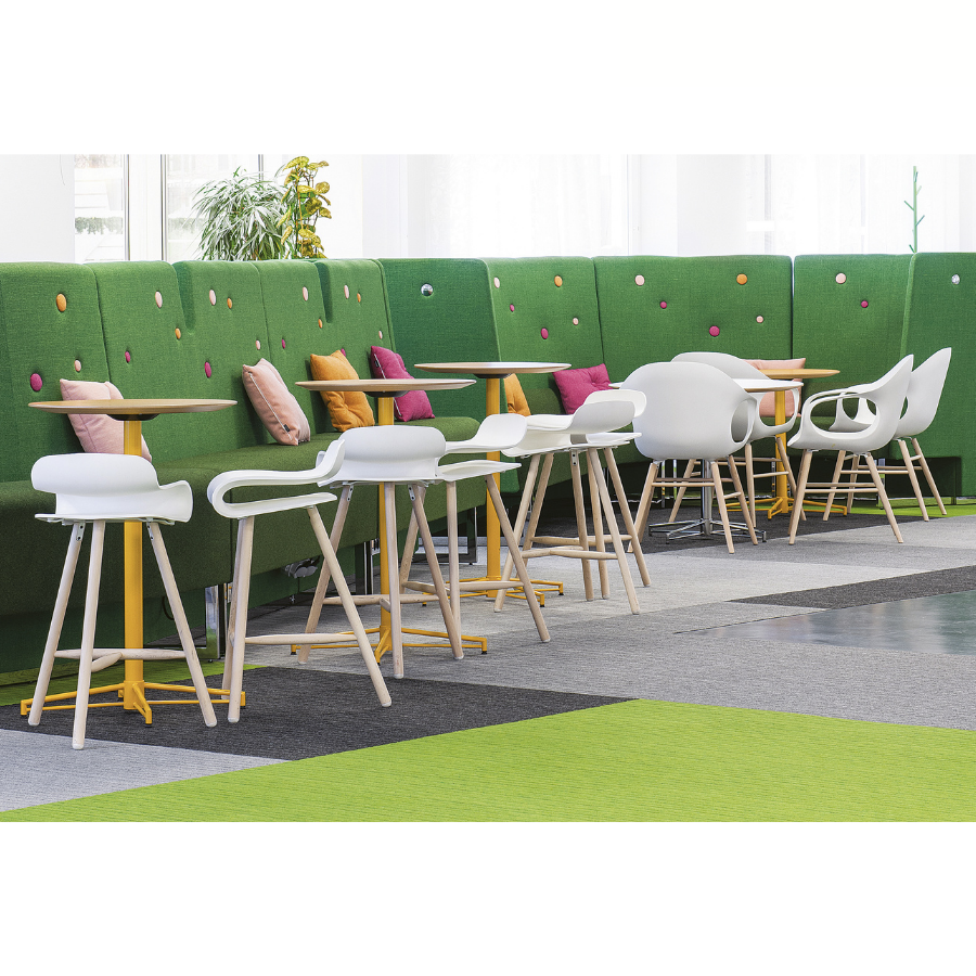 Kristalia BCN Barhocker mit Holzgestell - Beispielbild