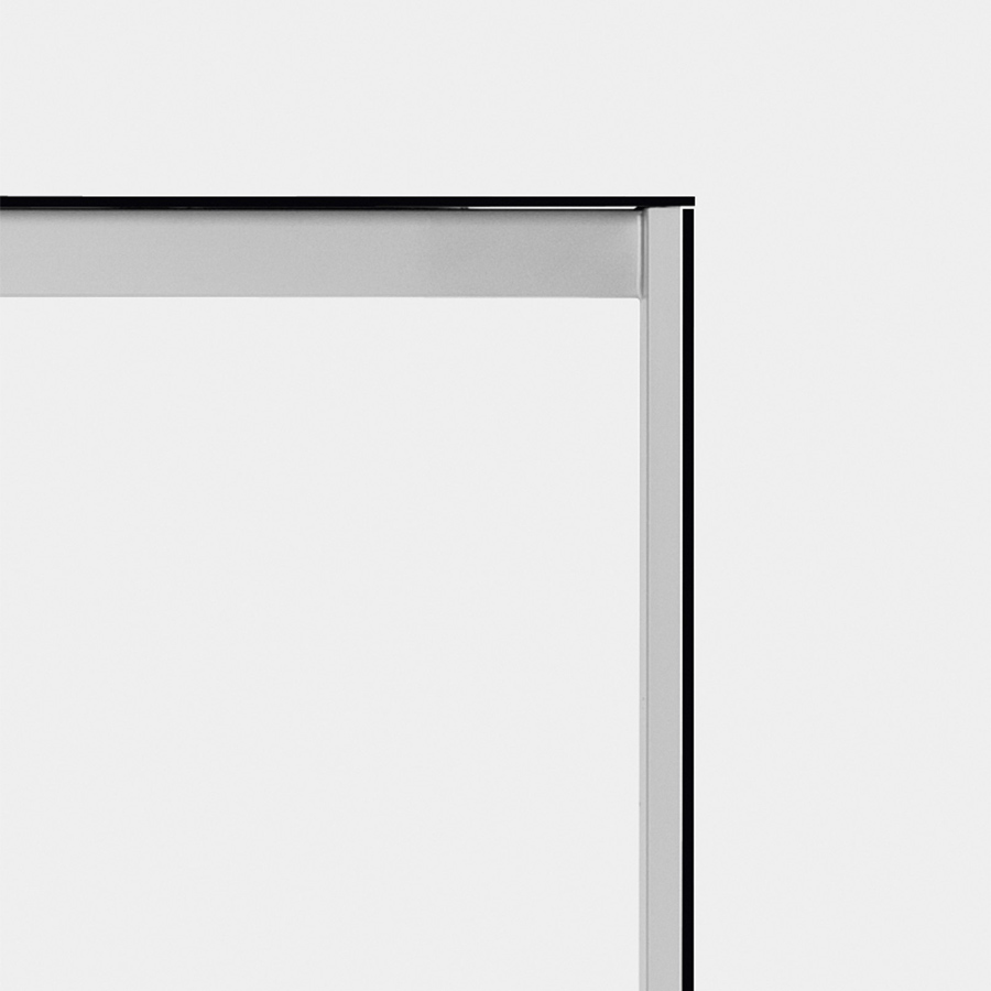 Kristalia Thin-K Aluminium Esstisch - Beispielbild