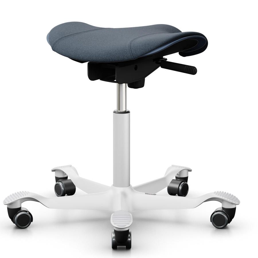 HAG Capisco Puls 8002 mit Sitzflächenmatte Blueberry mit Cura blau