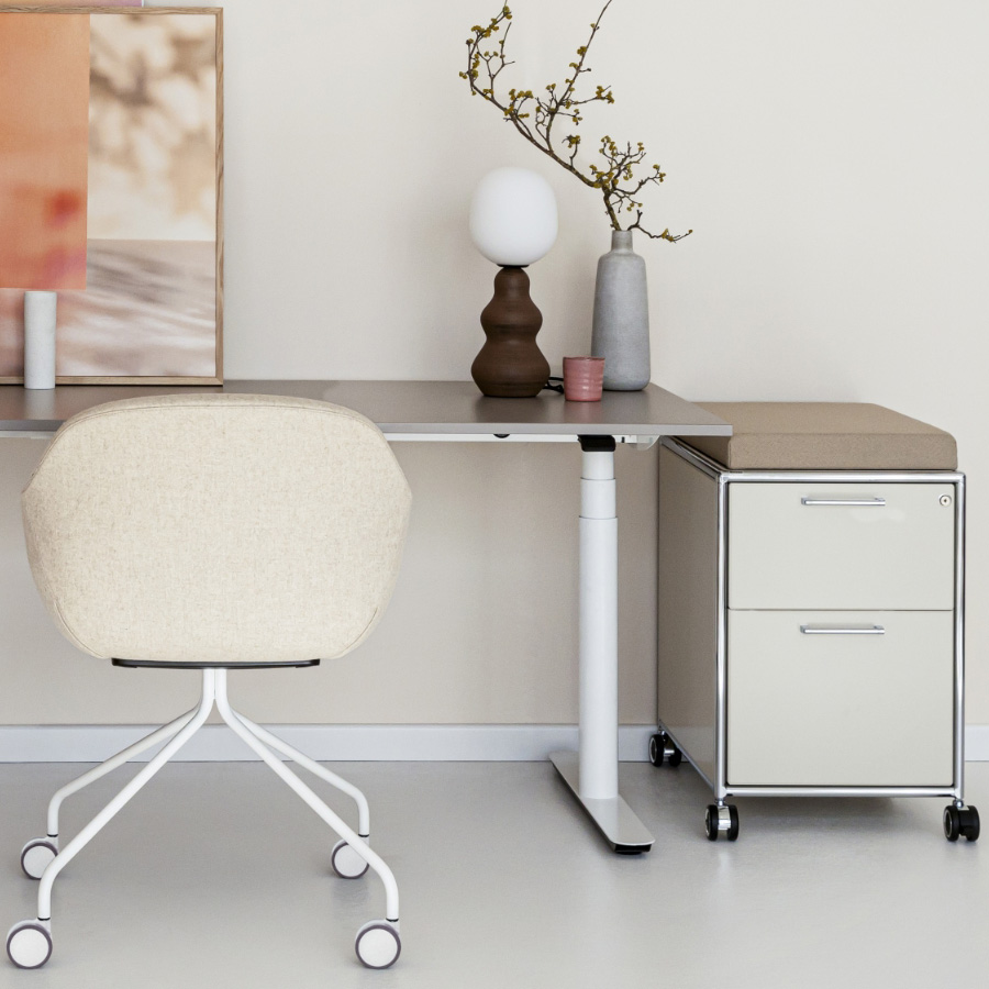 Bosse Modul Space Rollcontainer mit Sitzkissen und M2-Desk Beispielbild