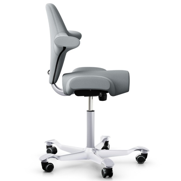 HAG Capisco 8106 Xtreme hellgrau mit Gestell Alu silber - Seitenansicht