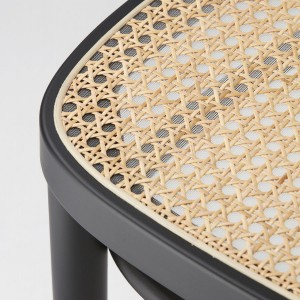 Vorschau: THONET 218 Bugholzstuhl Bistrostuhl schwarz mit Rohrgeflecht - Nahaufnahme  Vorschau: THONET 218 Bugholzstuhl Bistrostuhl schwarz mit Rohrgeflecht - Nahaufnahme