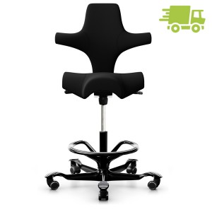 HAG Capisco 8106 schwarz mit Fußring - Frontansicht schnell geliefert HAG Capisco 8106 schwarz mit Fußring - Frontansicht schnell geliefert