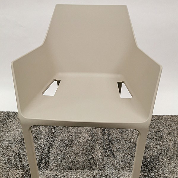 Kristalia MEM Stuhl beige - Frontansicht