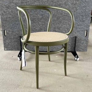 THONET 209 Bugholzarmlehnenstuhl | Rohrgeflecht-Sitz | Buche olivgrün gebeizt THONET 209 Bugholzarmlehnenstuhl | Rohrgeflecht-Sitz | Buche olivgrün gebeizt