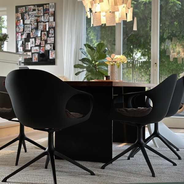 Kristalia ELEPHANT Stuhl mit Holzgestell schwarz Sitzschale schwarz Kristalia Elephant schwarz Drehstuhl