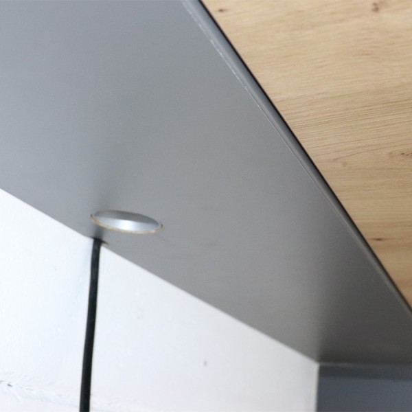 Wandschreibtisch Asteiche-grau - geöffnet - Kabeldurchlass von unten