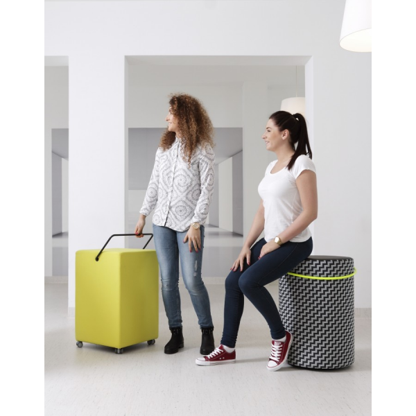 Bejot Point H Sitzhocker Stoff Accessoire Etage mit gelbem Griff Beispielfoto 2