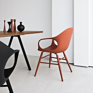 Vorschau: Kristalia ELEPHANT Stuhl mit Holzgestell terracotta und schwarz Vorschau: Kristalia ELEPHANT Stuhl mit Holzgestell terracotta und schwarz