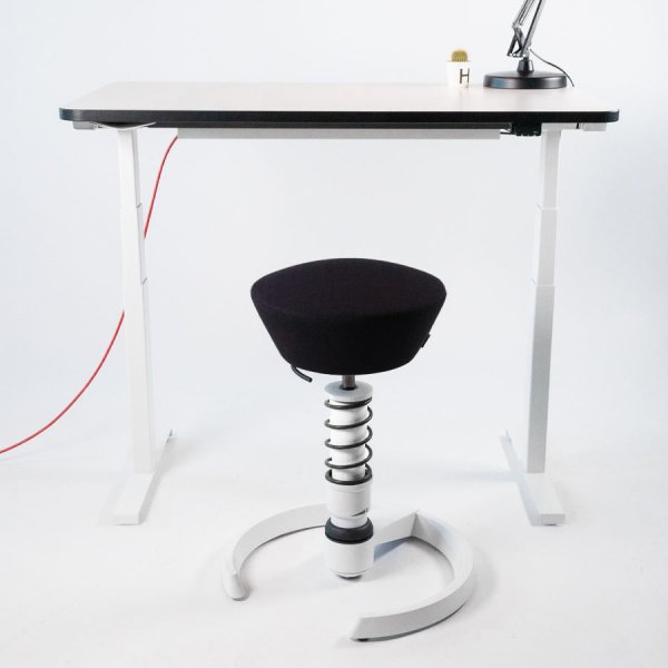 Schreibtisch NewWORK elektrisch höhenverstellbar mit aeris Swopper 
