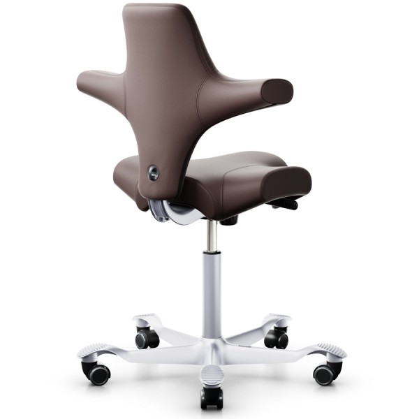 HAG Capisco 8106 Leder braun mit Gestell silbergrau von hinten