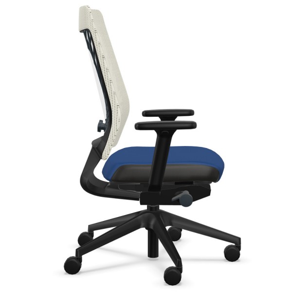 Interstuhl JOYCEis3 JC26E ultramarinblau seitlich