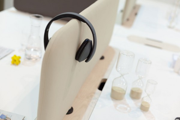 Cascando Pillow Desk Detail