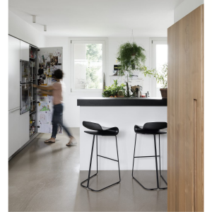 Vorschau: Kristalia BCN Barhocker schwarz -Beispielbild Vorschau: Kristalia BCN Barhocker schwarz -Beispielbild