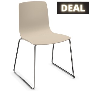 Arper AAVA 3945 Kufenstuhl Farbe sand - Gestell verchromt Arper AAVA 3945 Kufenstuhl Farbe sand - Gestell verchromt