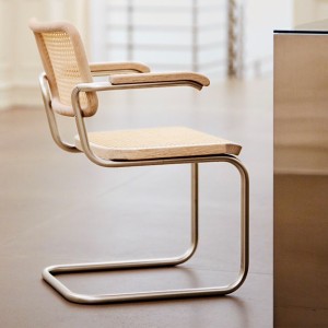 Vorschau: JS. THONET S 64 V NORDIC 04 | Eiche weiß pigmentiert | Stahlrohr-Freischwinger mit Armlehnen Vorschau: JS. THONET S 64 V NORDIC 04 | Eiche weiß pigmentiert | Stahlrohr-Freischwinger mit Armlehnen