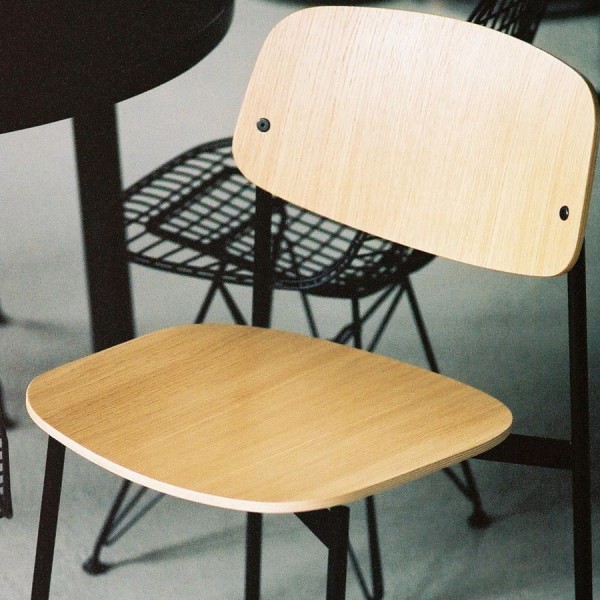 Today Chair - Eiche natur - Gestell schwarz - Beispielbild