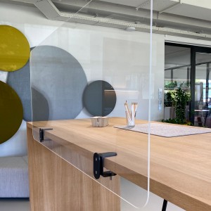 Cascando Acrylglas klar Schreibtisch Trennwand mit Klemmbefestigung Cascando Acrylglas klar Schreibtisch Trennwand mit Klemmbefestigung
