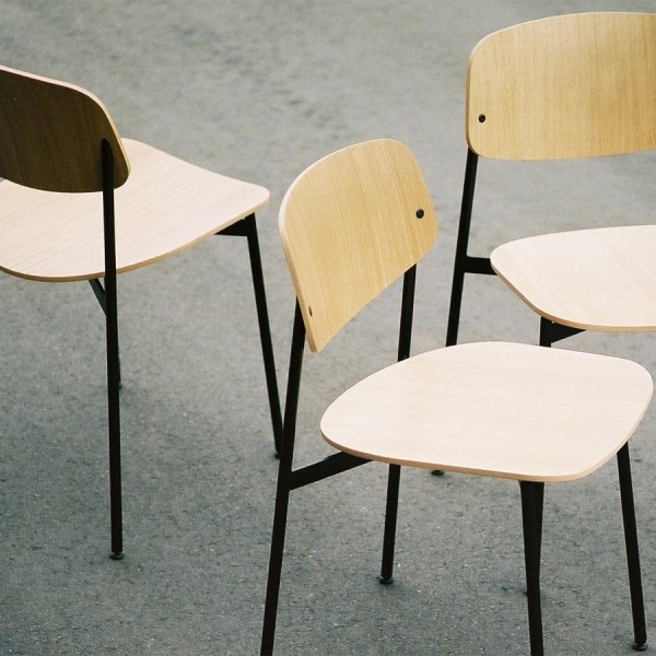 Today Chair - Eiche natur - Gestell schwarz - Beispielbild