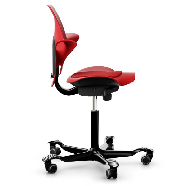 HAG Capisco Puls 8010 rot mit Kissen Xtreme rot Seitenansicht
