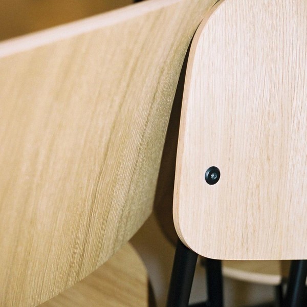 Today Chair - Eiche natur - Gestell schwarz - Nahaufnahme