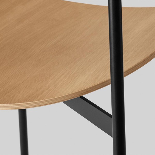 Today Chair - Eiche natur - Gestell schwarz - Nahaufnahme